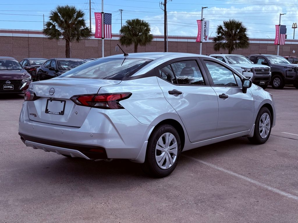 2025 Nissan Versa 1.6 S photo 2