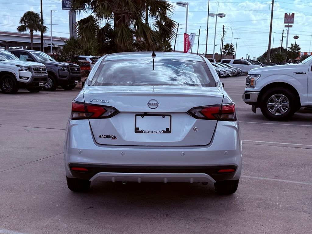 2025 Nissan Versa 1.6 S photo 3