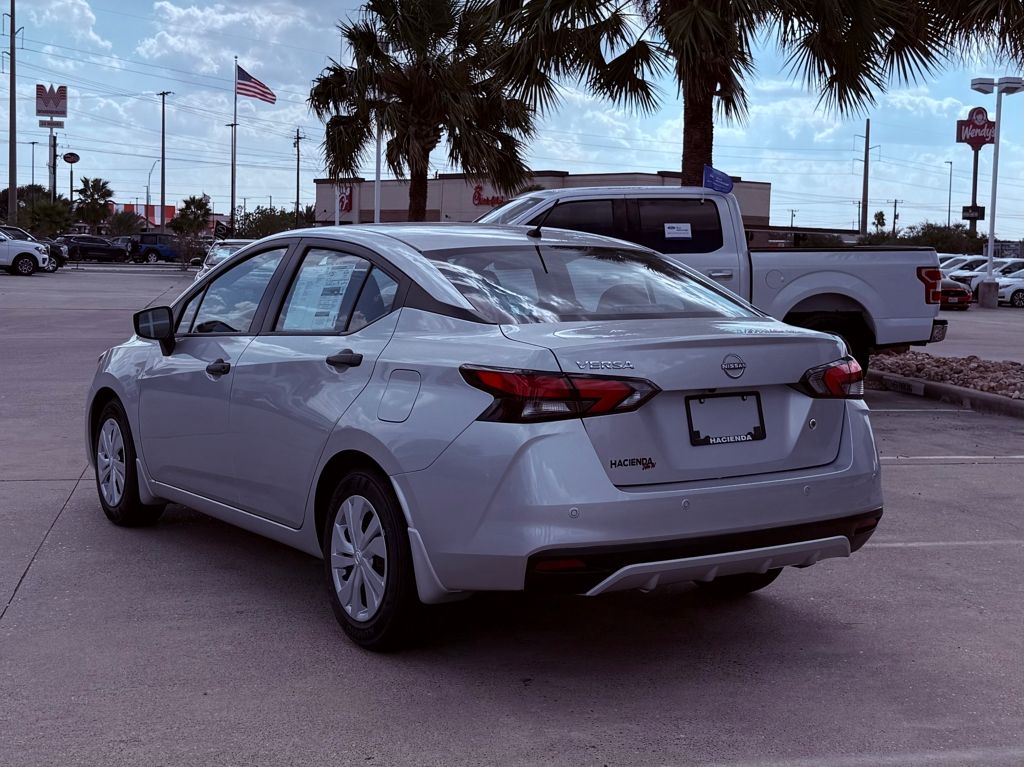 2025 Nissan Versa 1.6 S photo 4