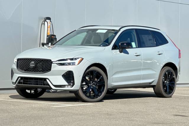 2026 Volvo XC60 B5 Ultra Black Edition