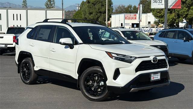 2025 Toyota RAV4 Hybrid SE
