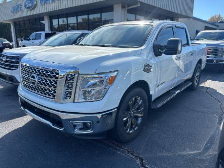 2017 Nissan Titan SV