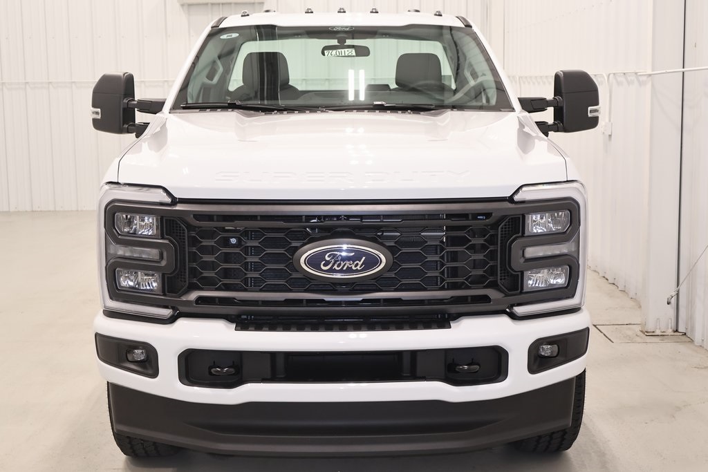 2026 Ford F-350 photo 3