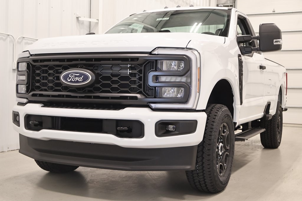 2026 Ford F-350 photo 4