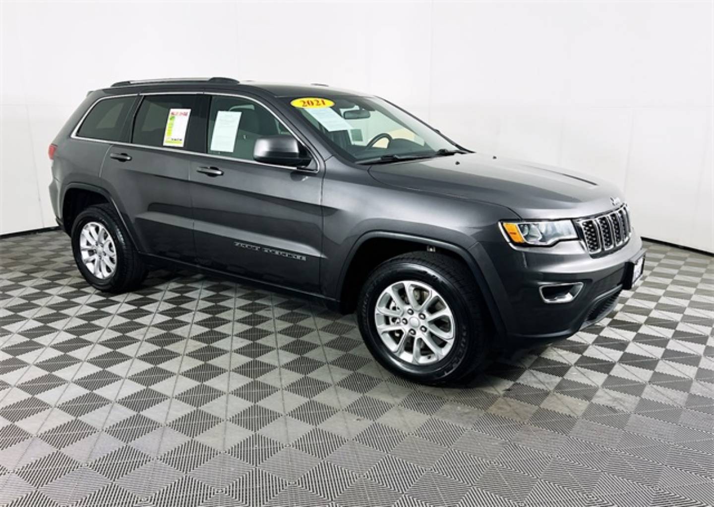 2021 Jeep Grand Cherokee Laredo E's photo