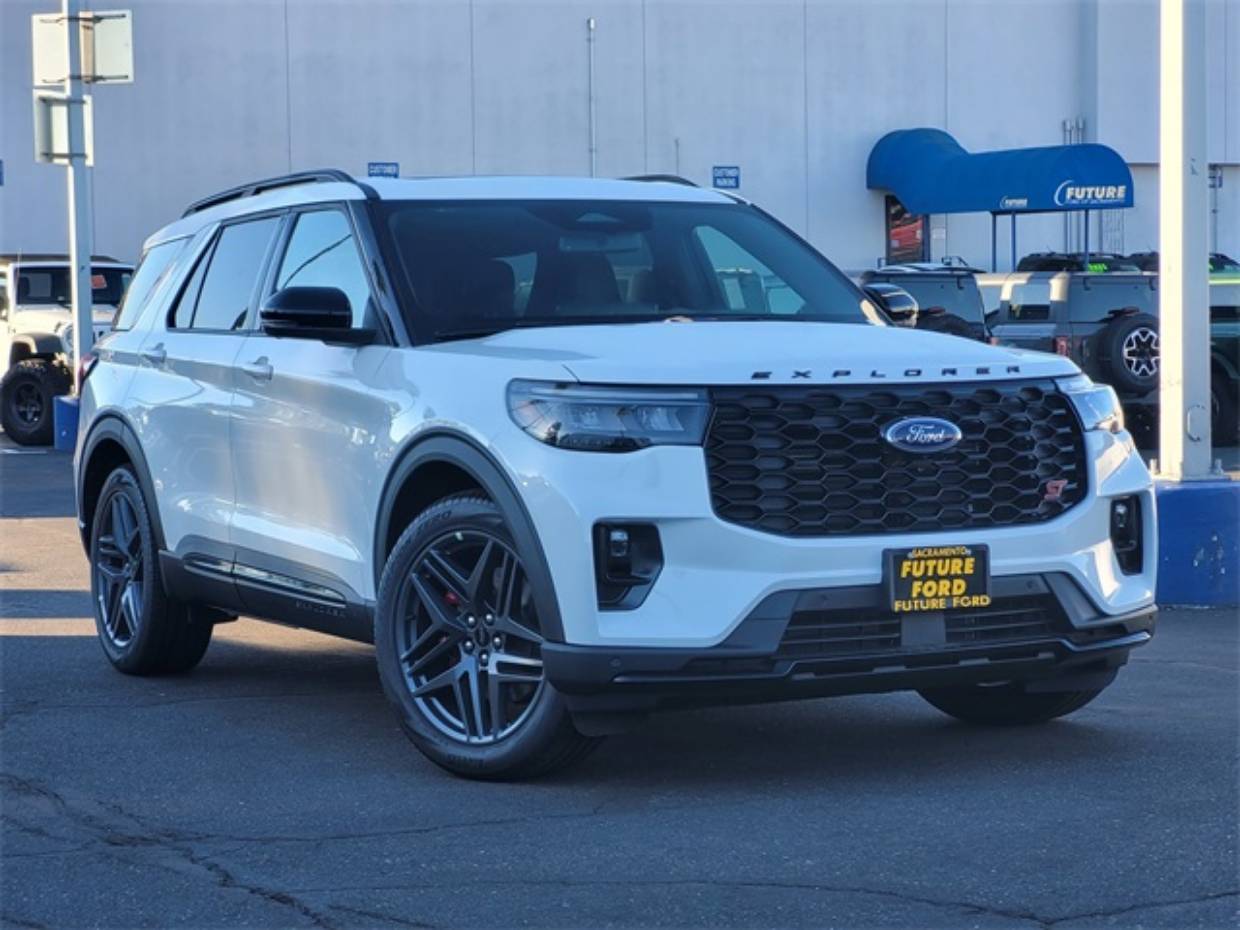 2025 Ford Explorer ST's photo