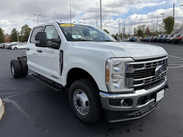 2026 Ford F-350 photo 3