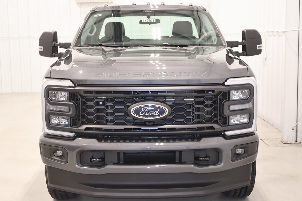 2026 Ford F-350 photo 3