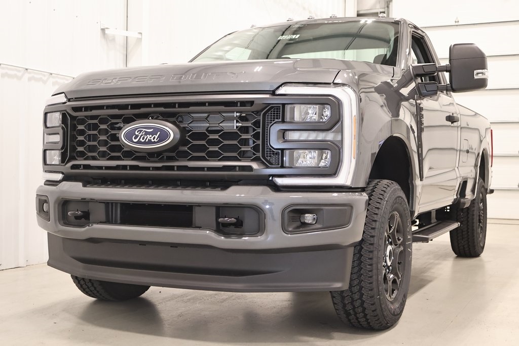 2026 Ford F-350 photo 4