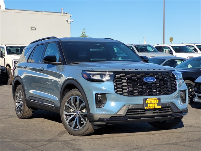 2025 Ford Explorer ST-Line