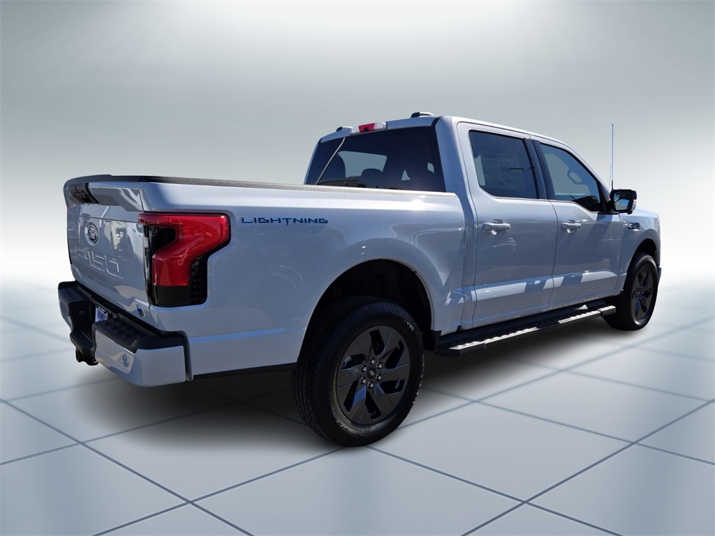 2025 Ford F-150 Lightning photo 3