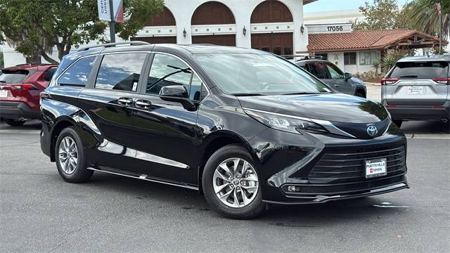 2025 Toyota Sienna XLE