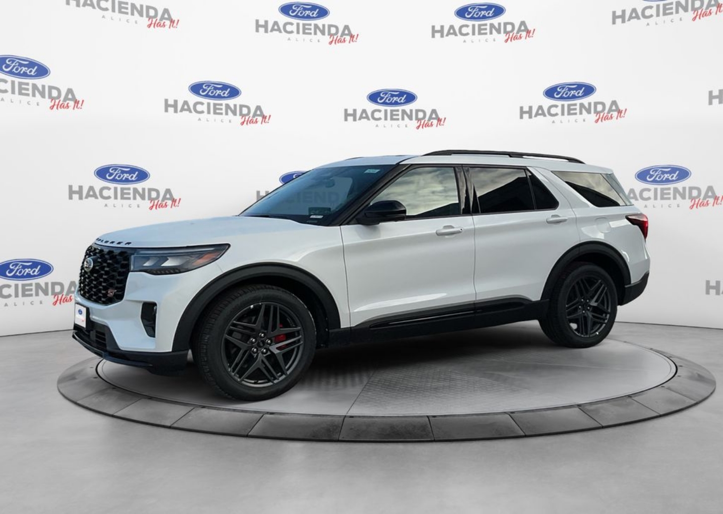 2025 Ford Explorer ST's photo