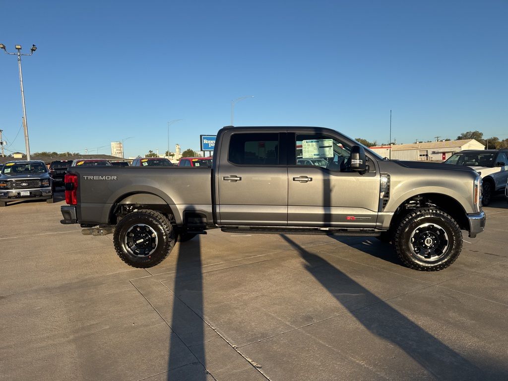 2026 Ford F-250 Lariat photo 4