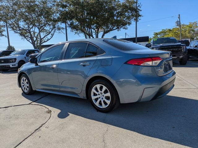 2021 Toyota Corolla LE photo 3