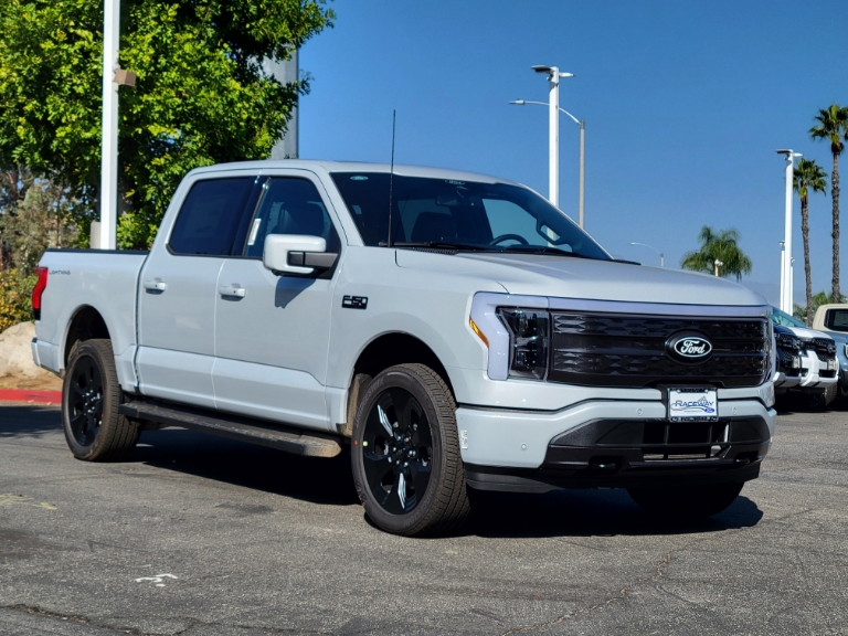 2025 Ford F-150 Lightning Platinum