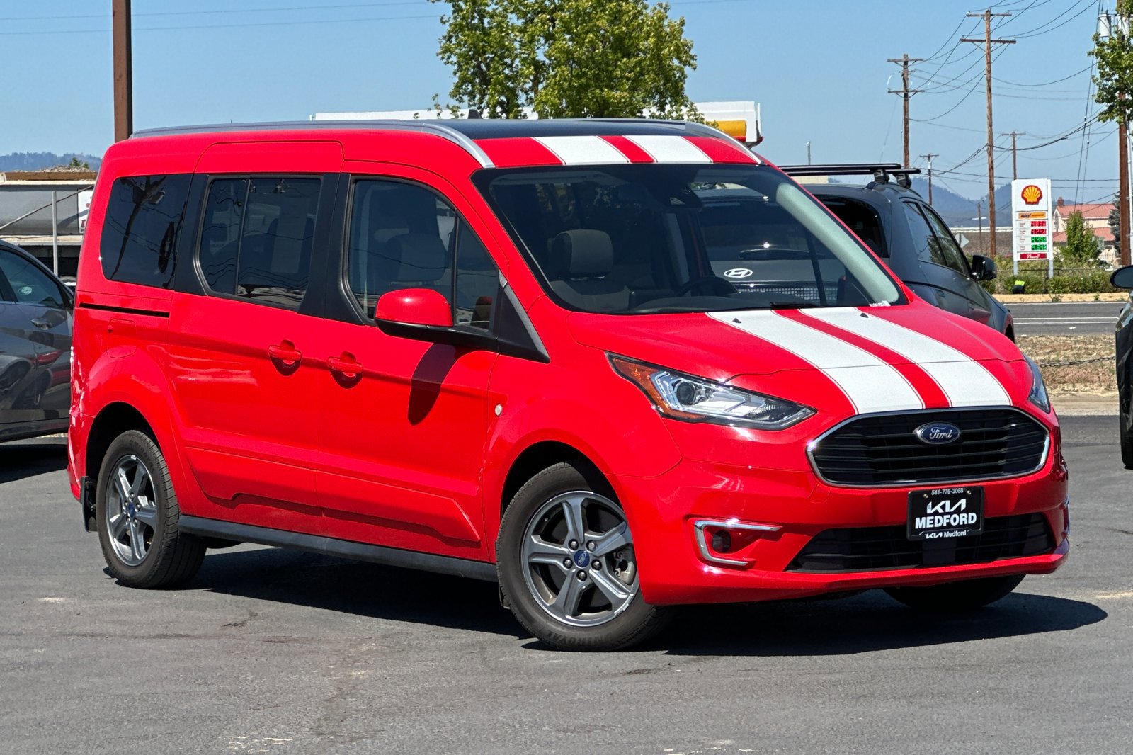 2022 Ford Transit Titanium photo 2