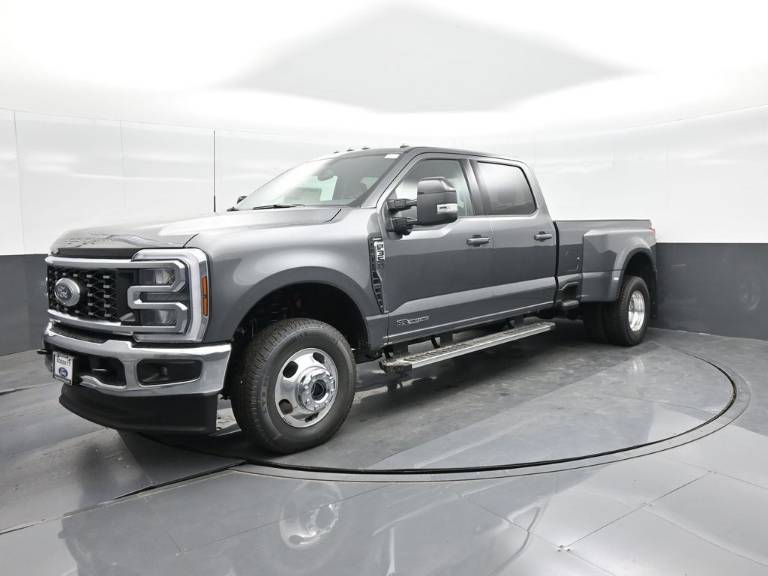2026 Ford Super Duty F-350 DRW LARIAT