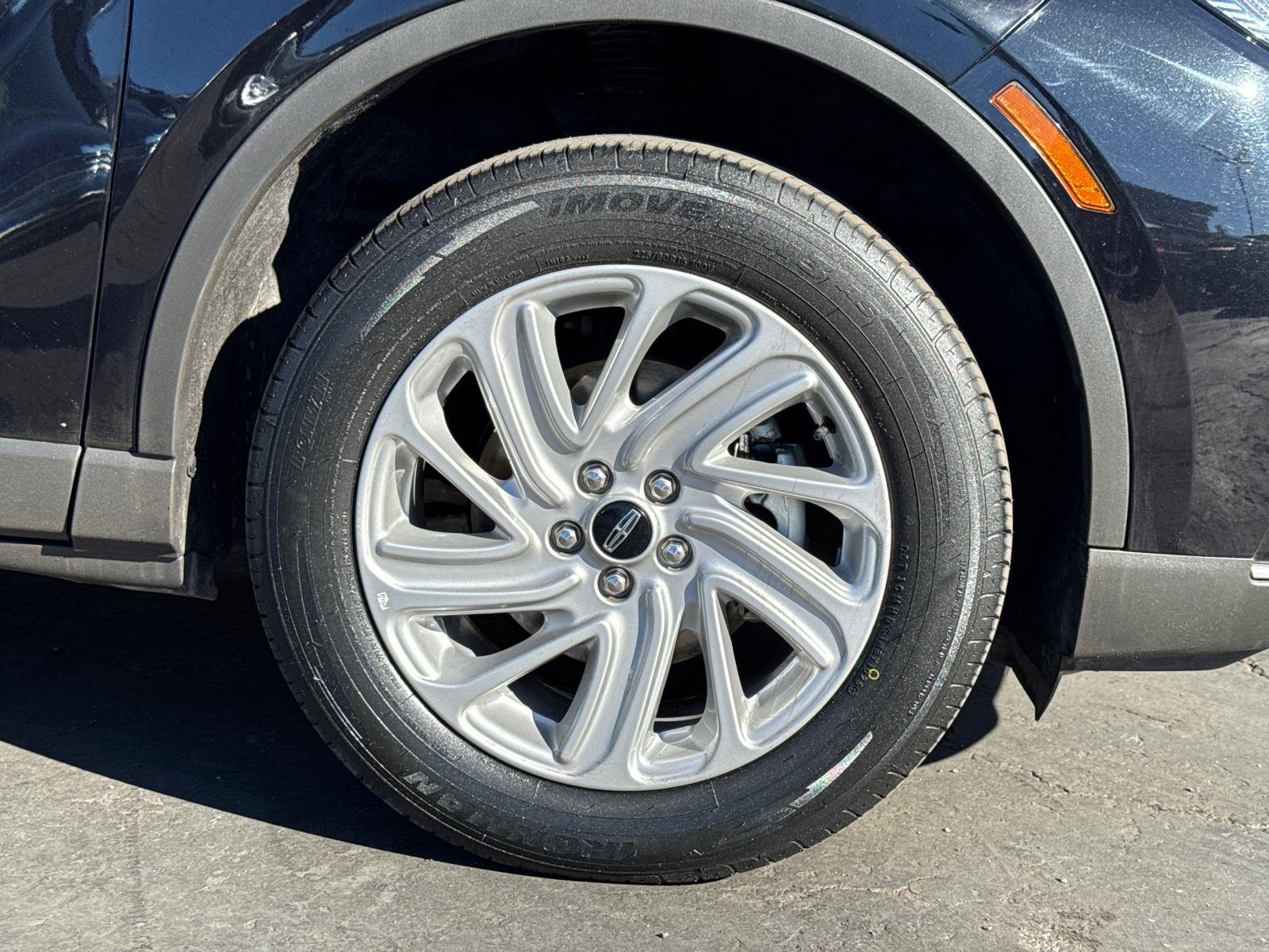 2023 Lincoln Corsair Standard photo 4