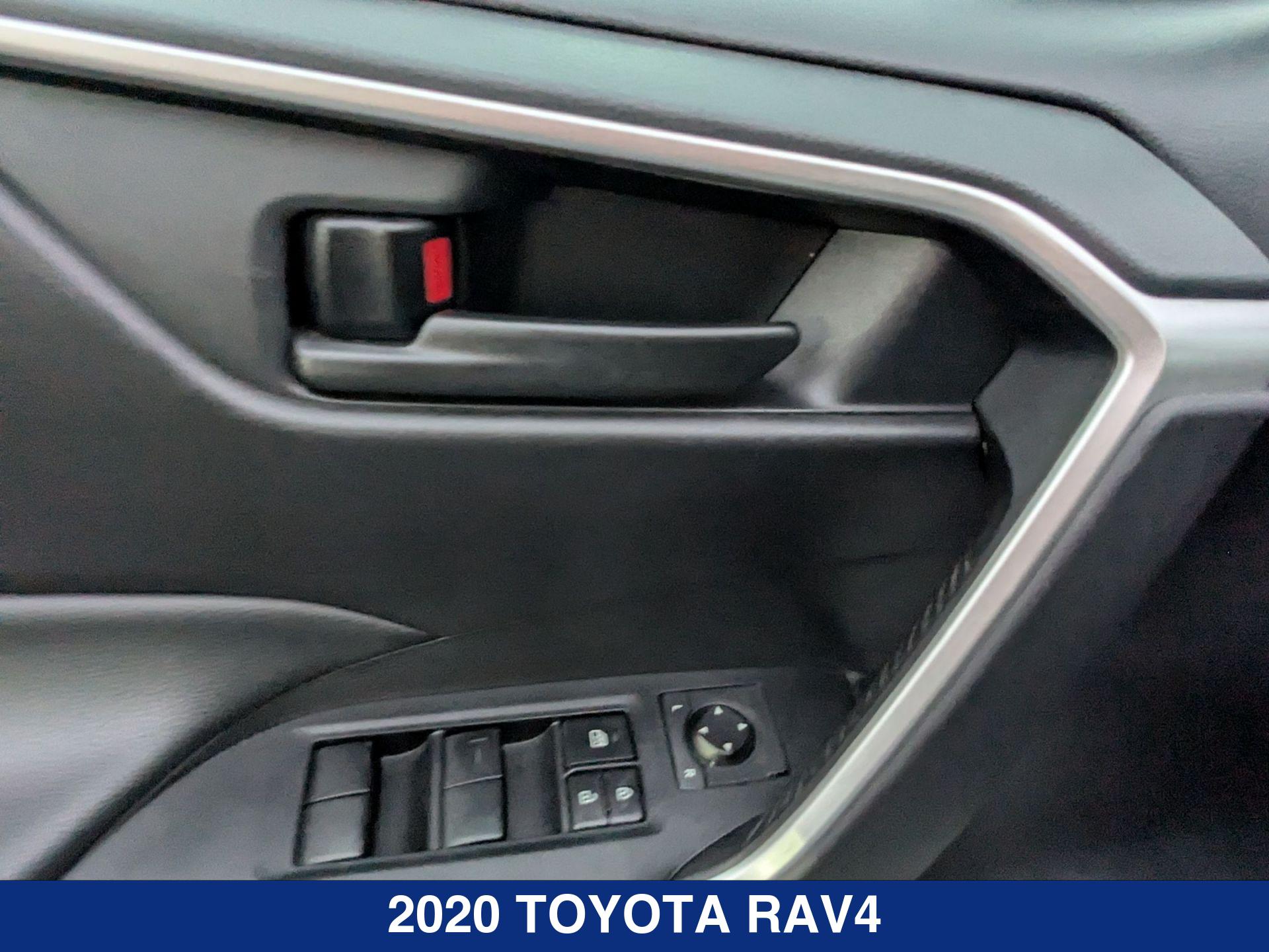 2020 Toyota RAV4 Hybrid LE photo 3