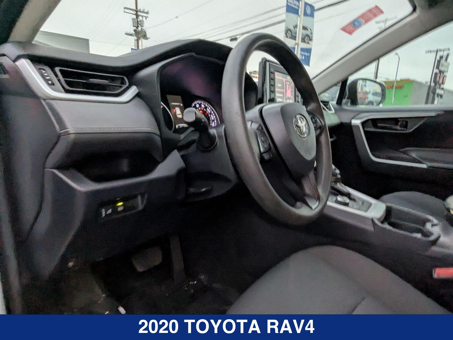 2020 Toyota RAV4 Hybrid LE photo 4