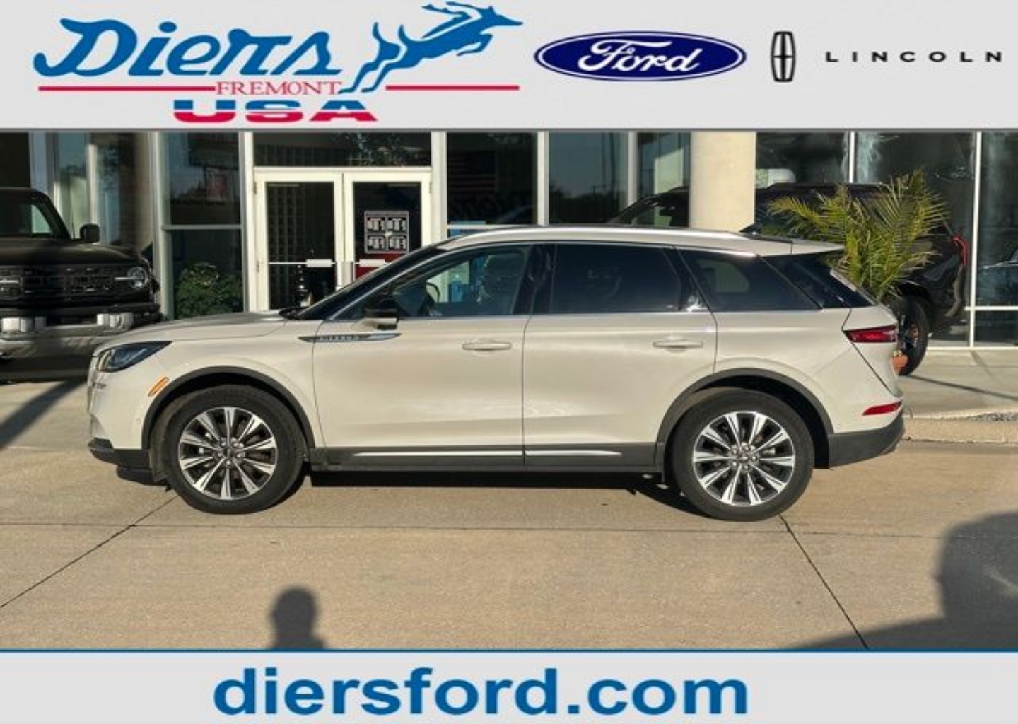 2022 Lincoln Corsair Reserve's photo