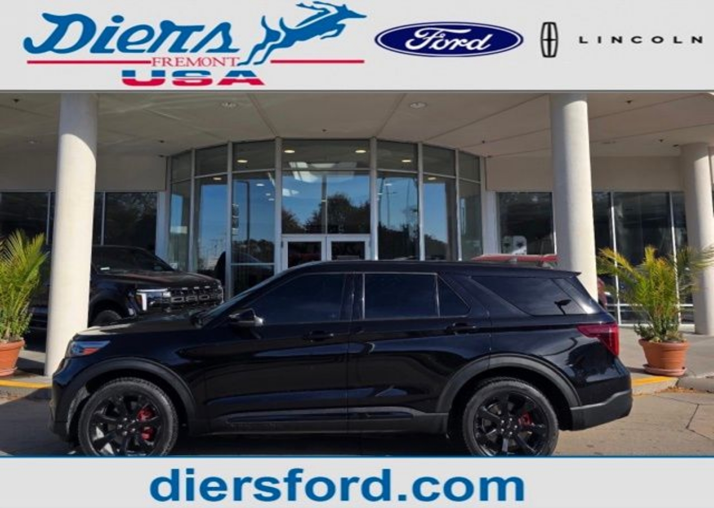 2022 Ford Explorer ST's photo