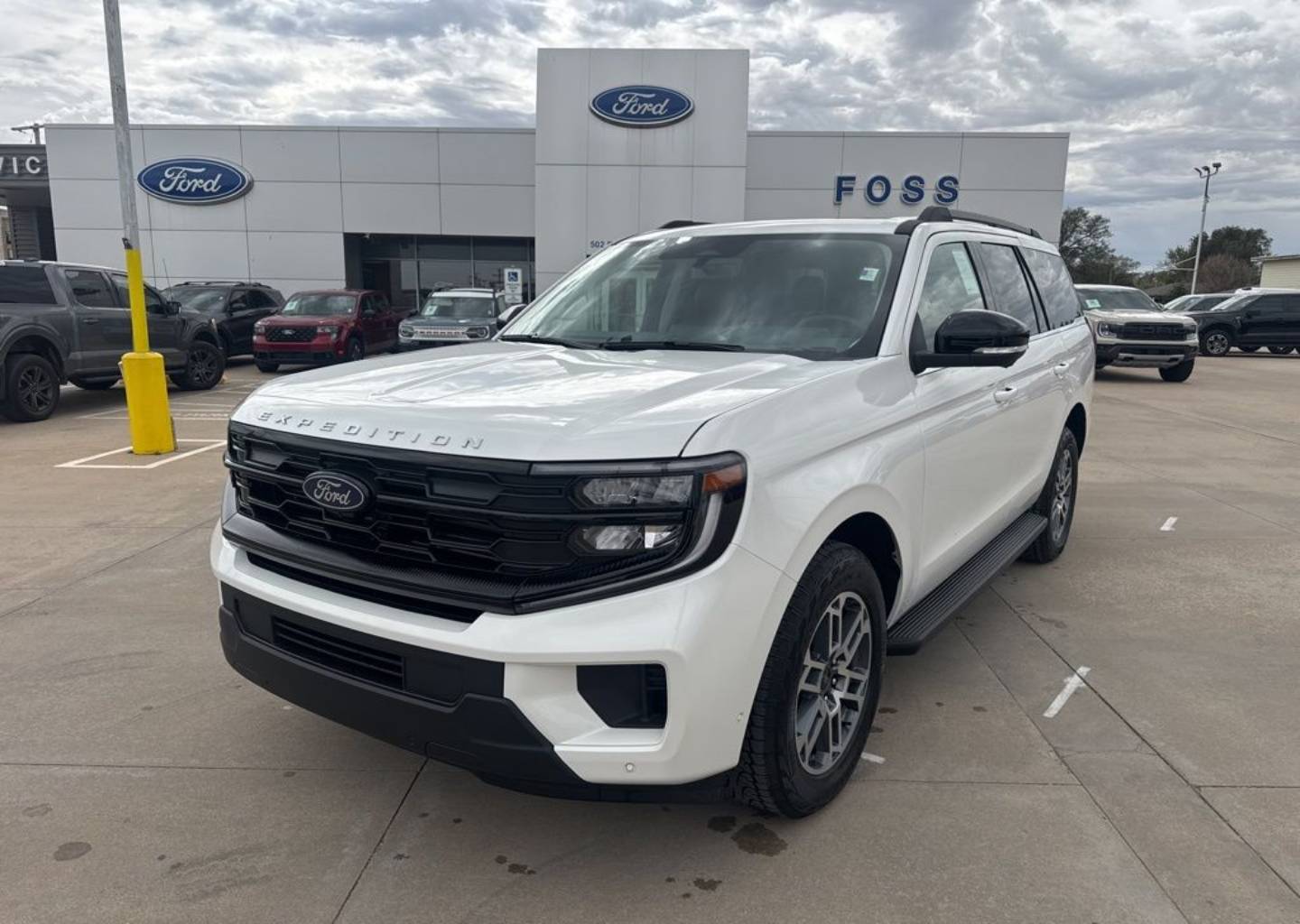 2025 Ford Expedition Active's photo