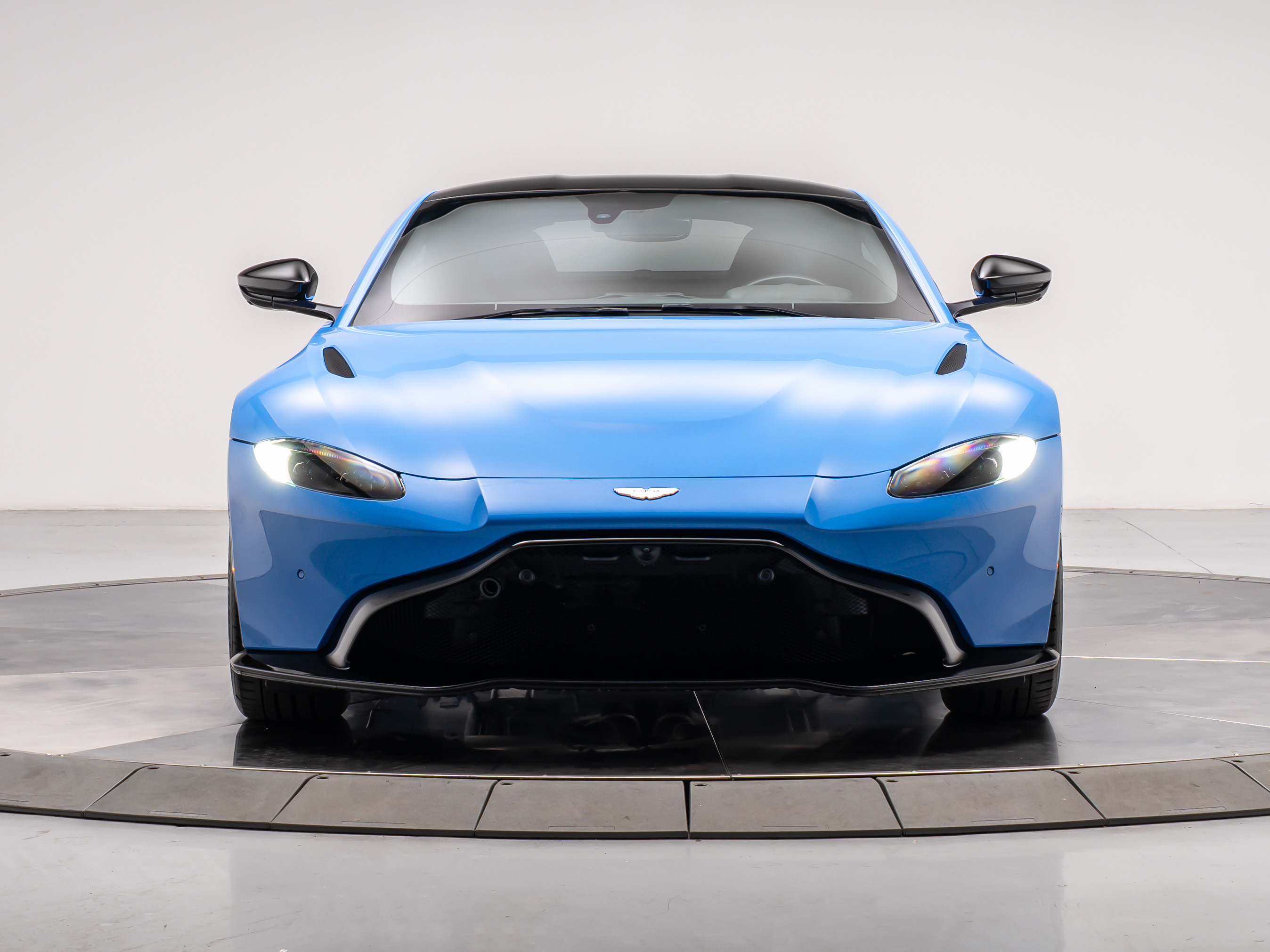 2021 Aston Martin Vantage photo 3