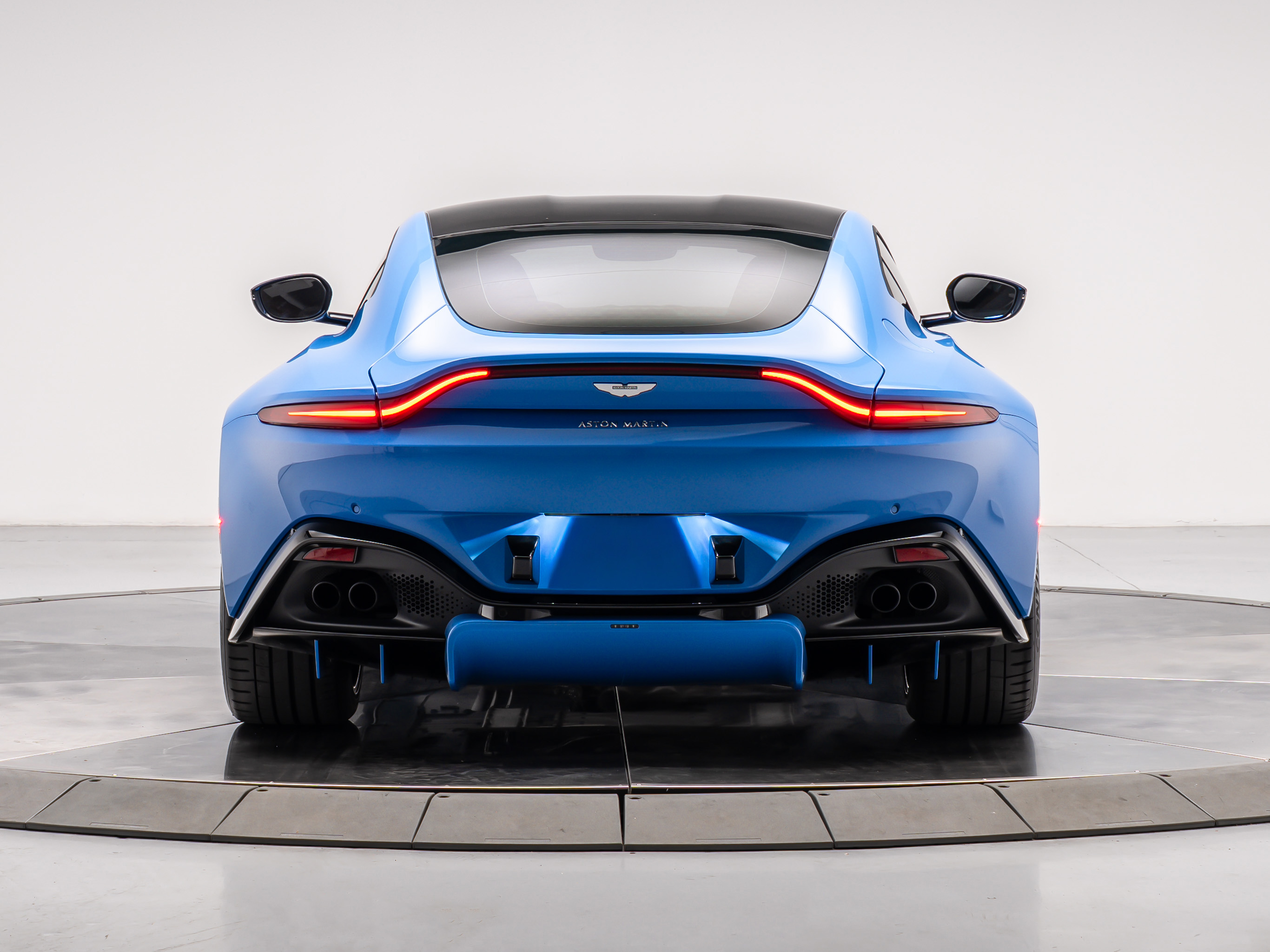 2021 Aston Martin Vantage photo 4