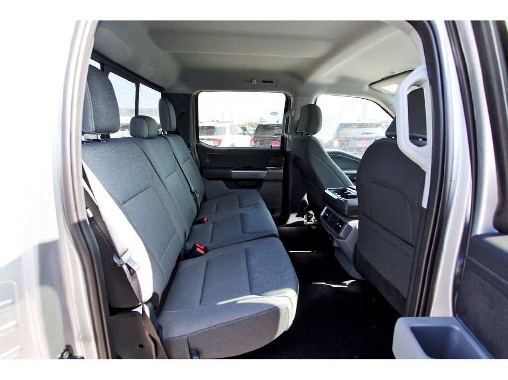 2025 Ford F-150 XLT photo 2