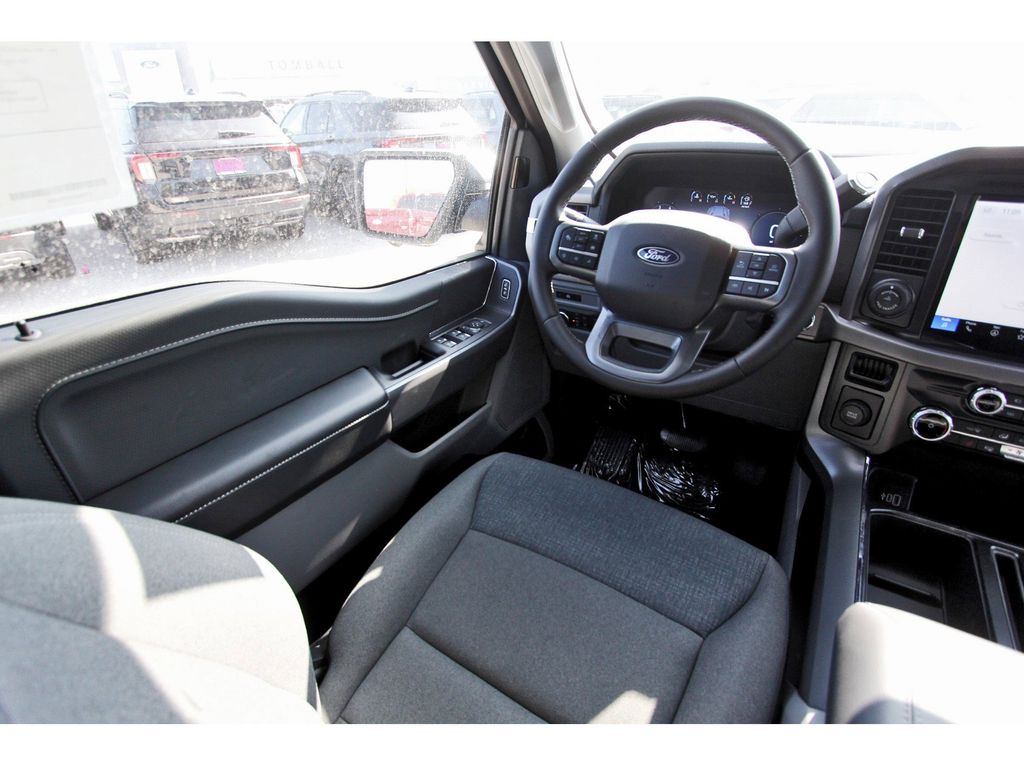 2025 Ford F-150 XLT photo 3