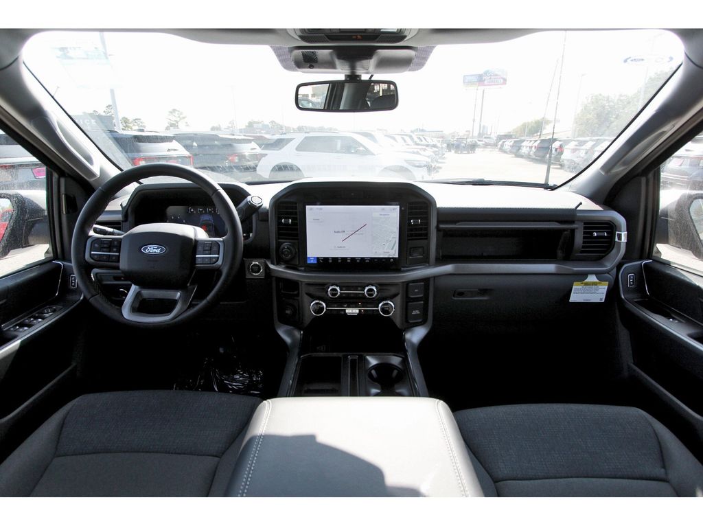 2025 Ford F-150 XLT photo 4