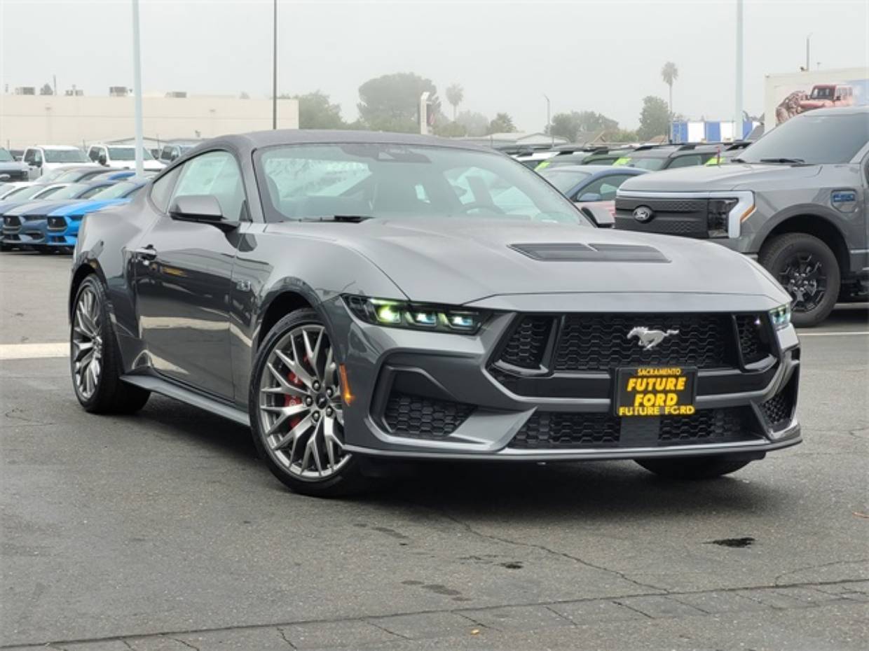 2025 Ford Mustang GT Premium's photo