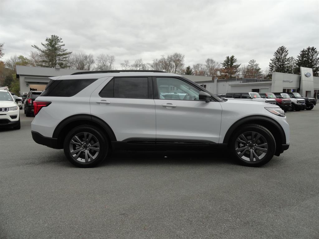 2026 Ford Explorer photo 4