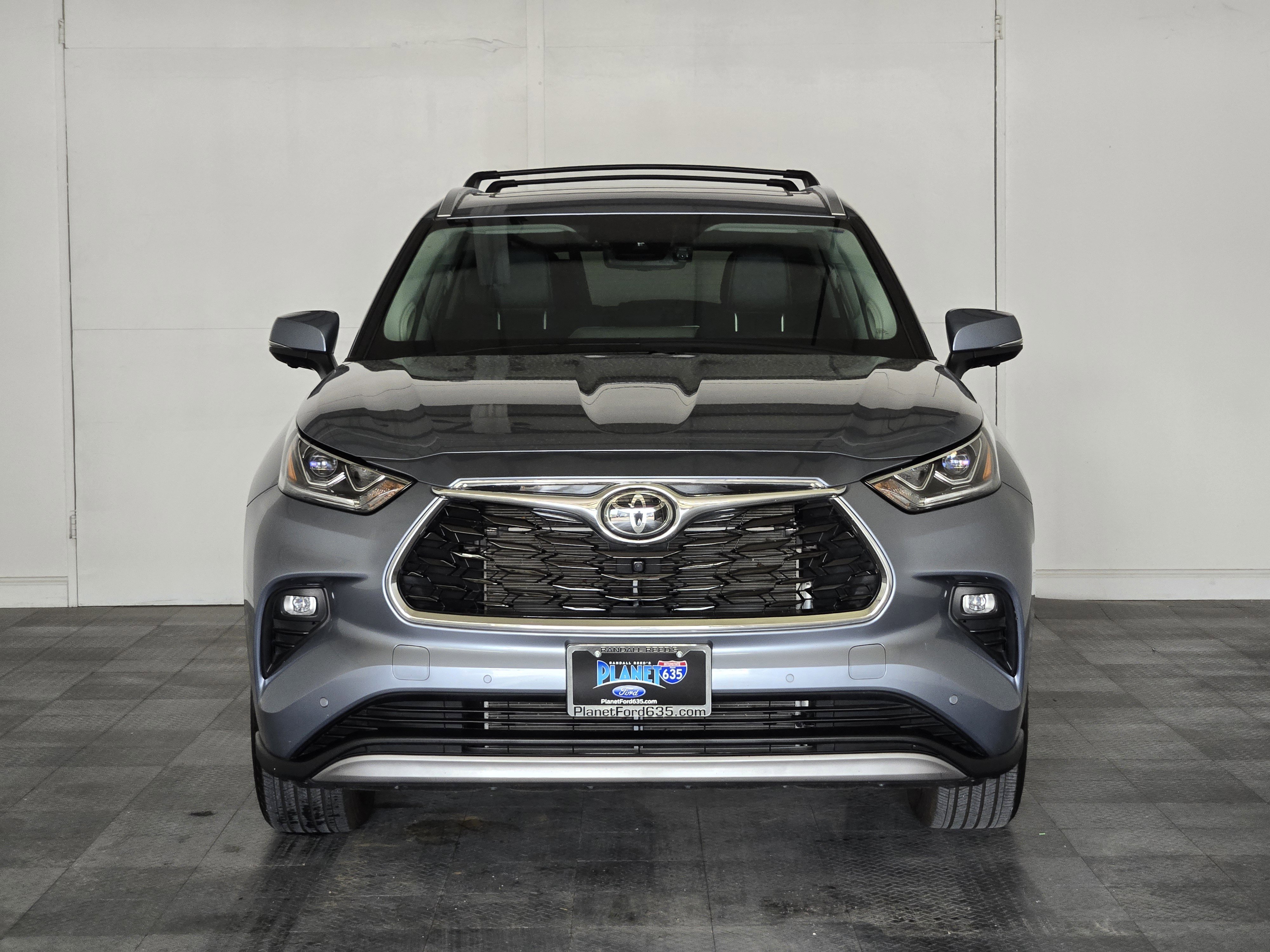 2024 Toyota Highlander Platinum photo 2