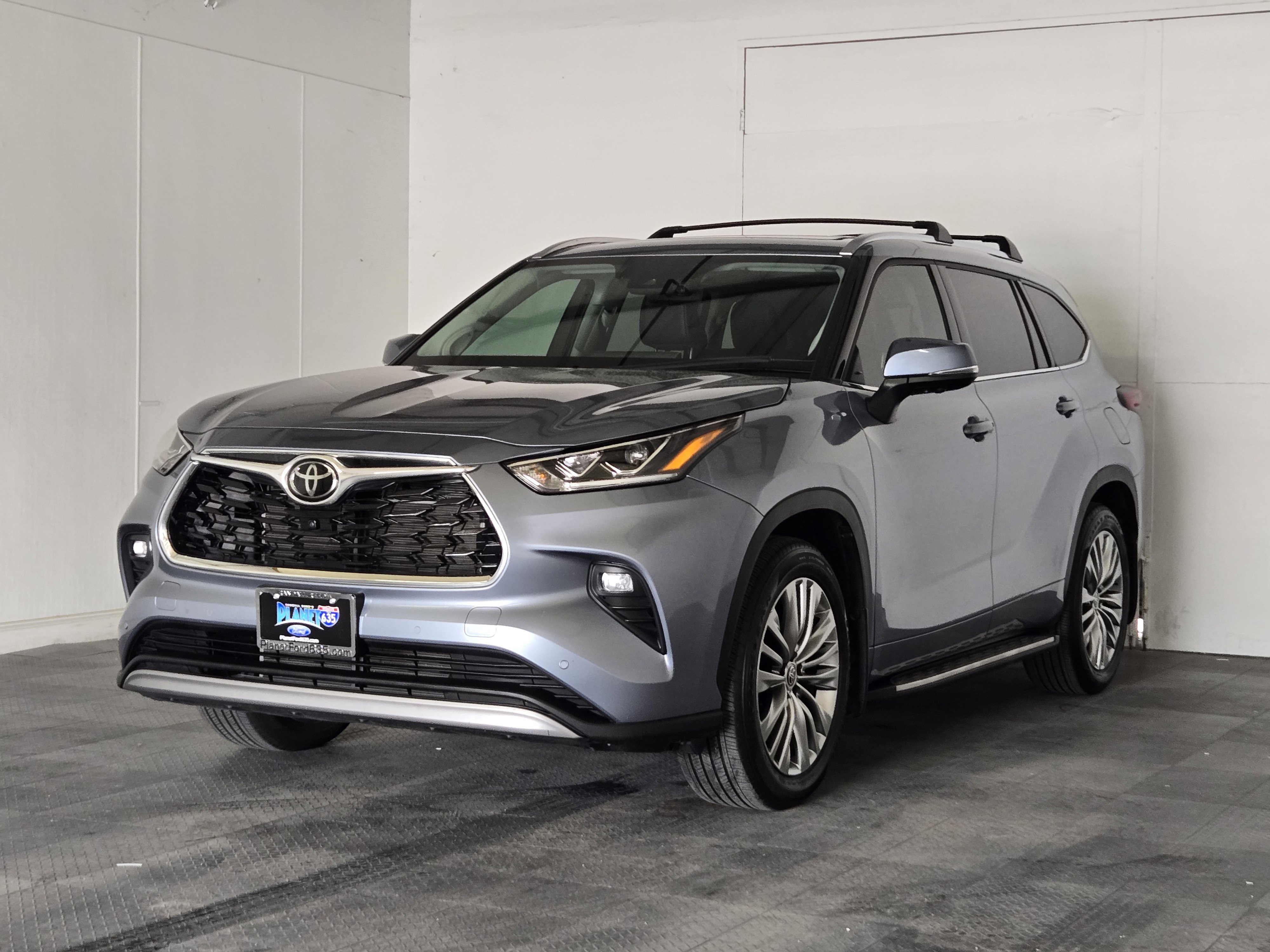 2024 Toyota Highlander Platinum photo 3
