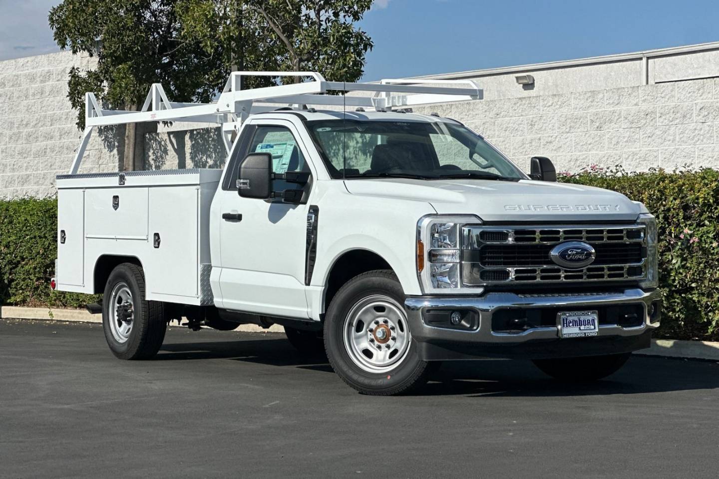 2025 Ford F-350 Super Duty Chassis Cab XL's photo