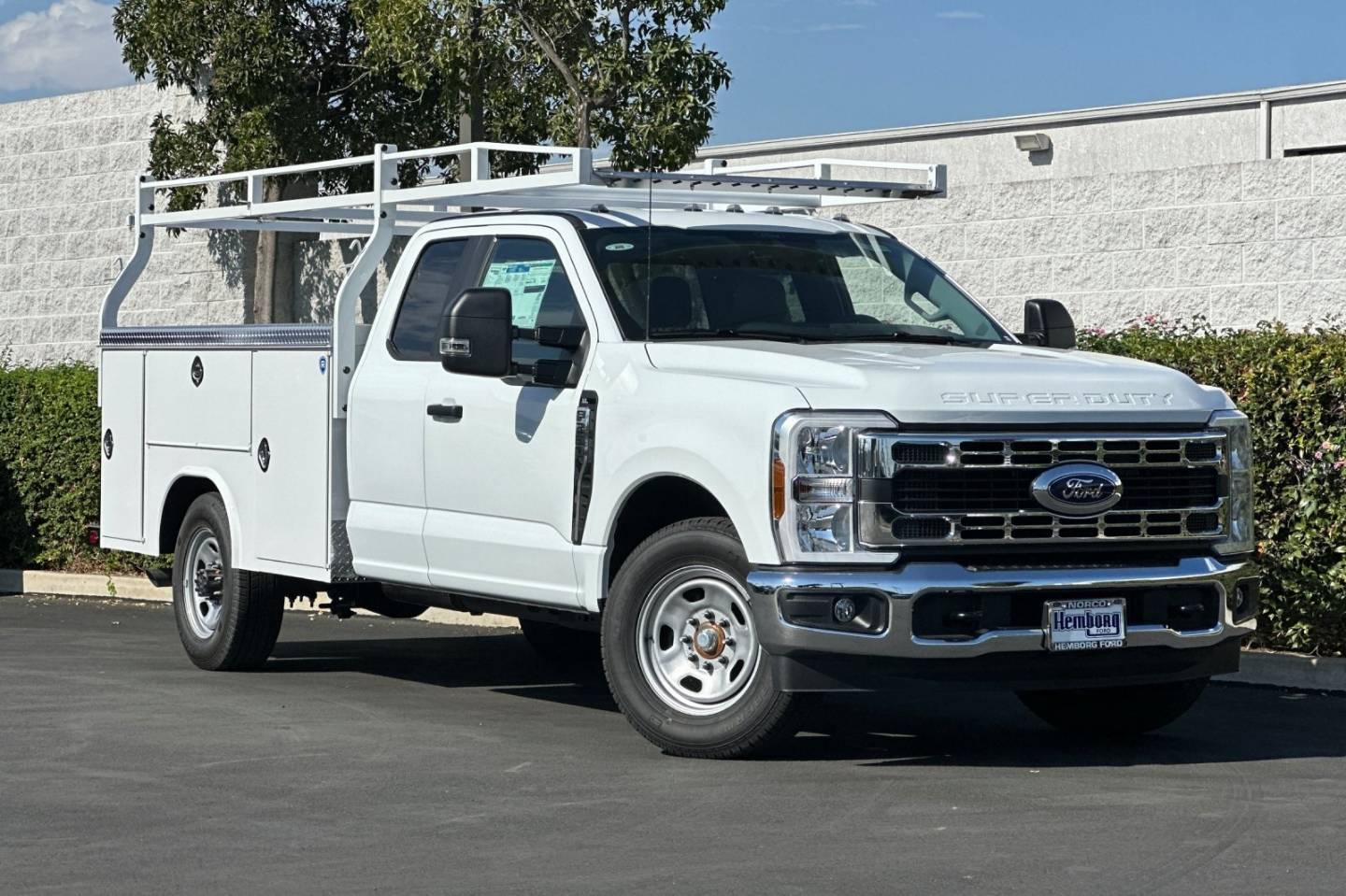 2025 Ford F-350 Super Duty Chassis Cab XL's photo