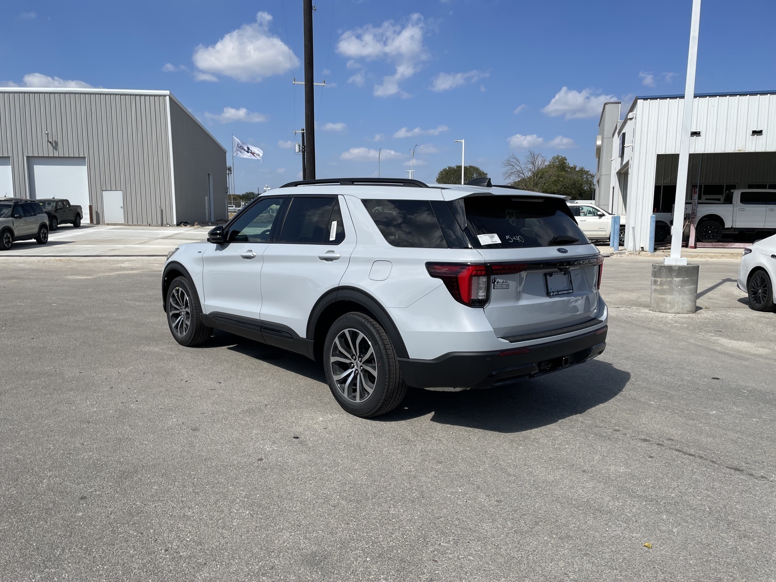 2026 Ford Explorer ST-Line photo 3