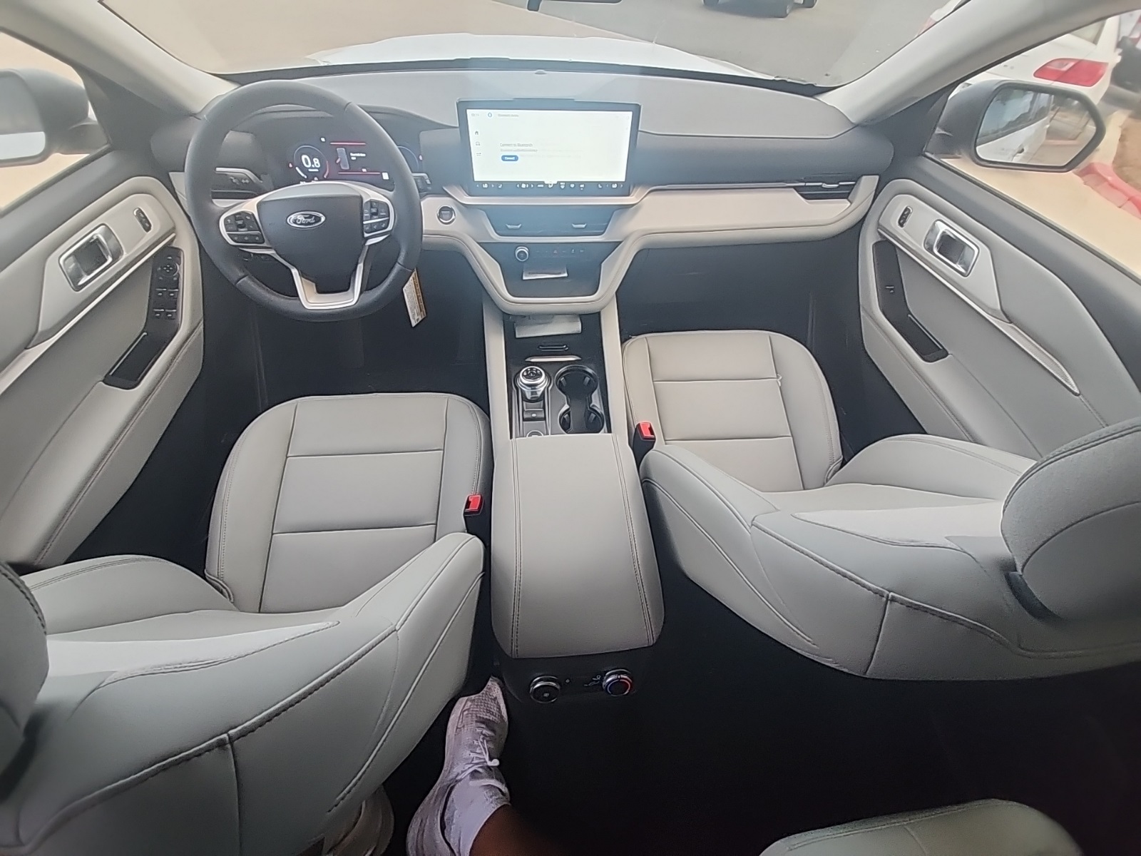 2025 Ford Explorer photo 4