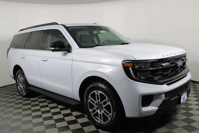 2025 Ford Expedition Active's photo