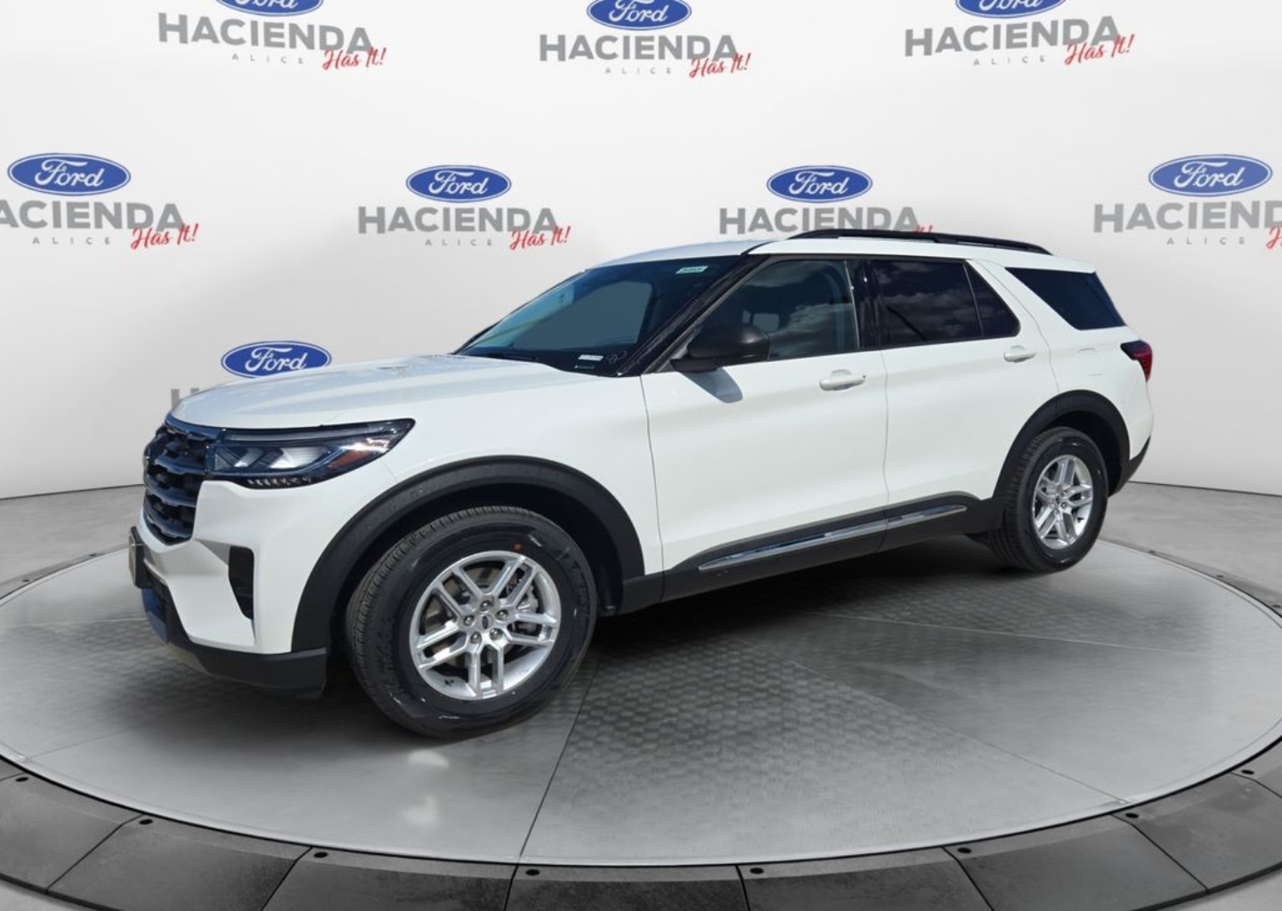 2025 Ford Explorer Active's photo