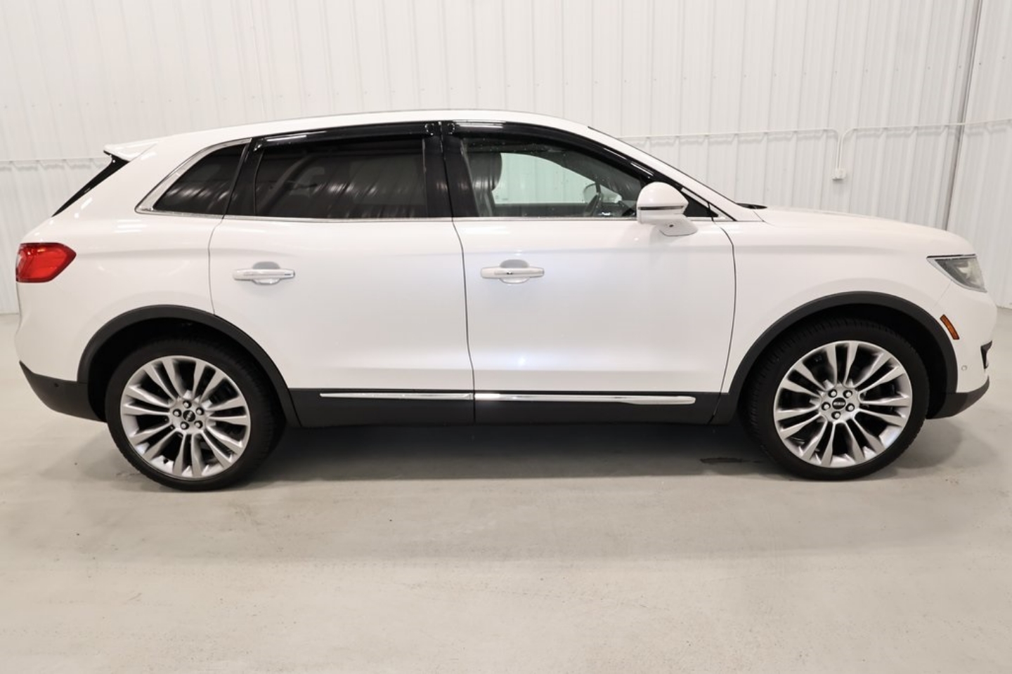 Used 2016 Lincoln MKX Reserve with VIN 2LMTJ8LP4GBL67588 for sale in Canfield, OH