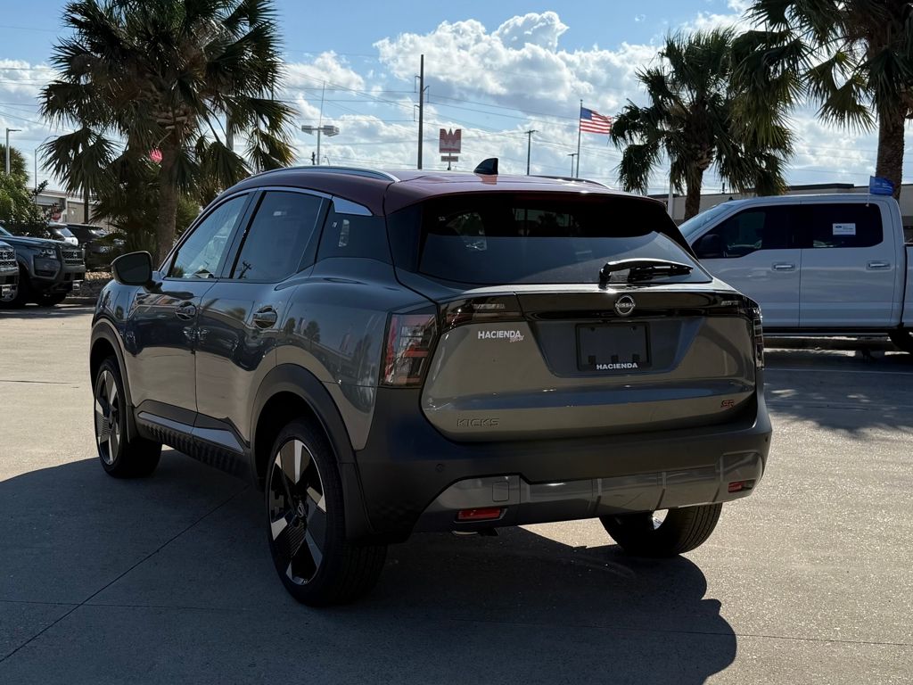 2026 Nissan Kicks SR photo 3
