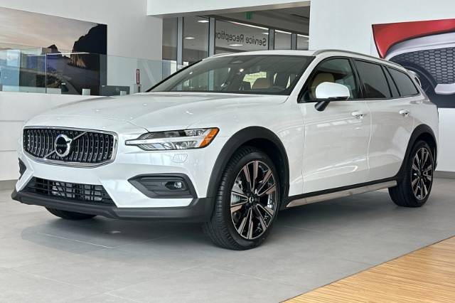 2026 Volvo V60 Cross Country B5 Ultra