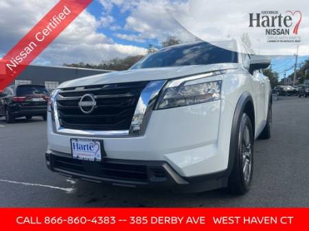 2024 Nissan Pathfinder SV