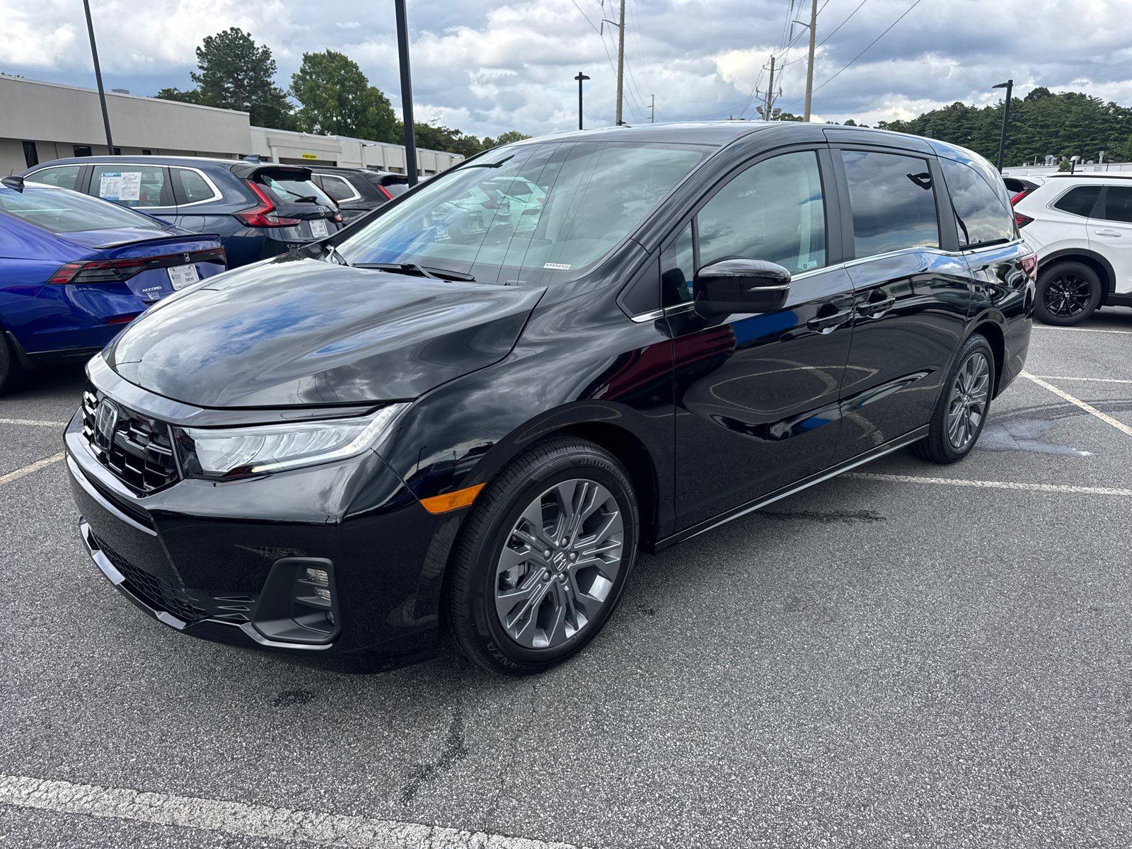 2026 Honda Odyssey Touring photo 3