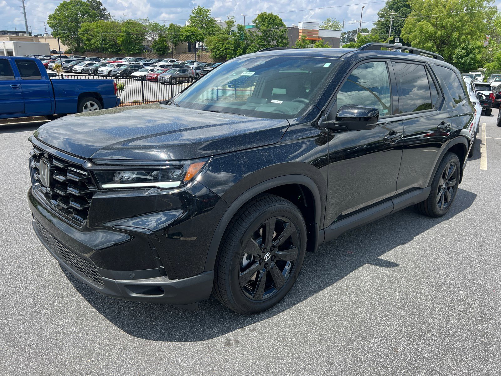 2025 Honda Pilot Black Edition photo 2