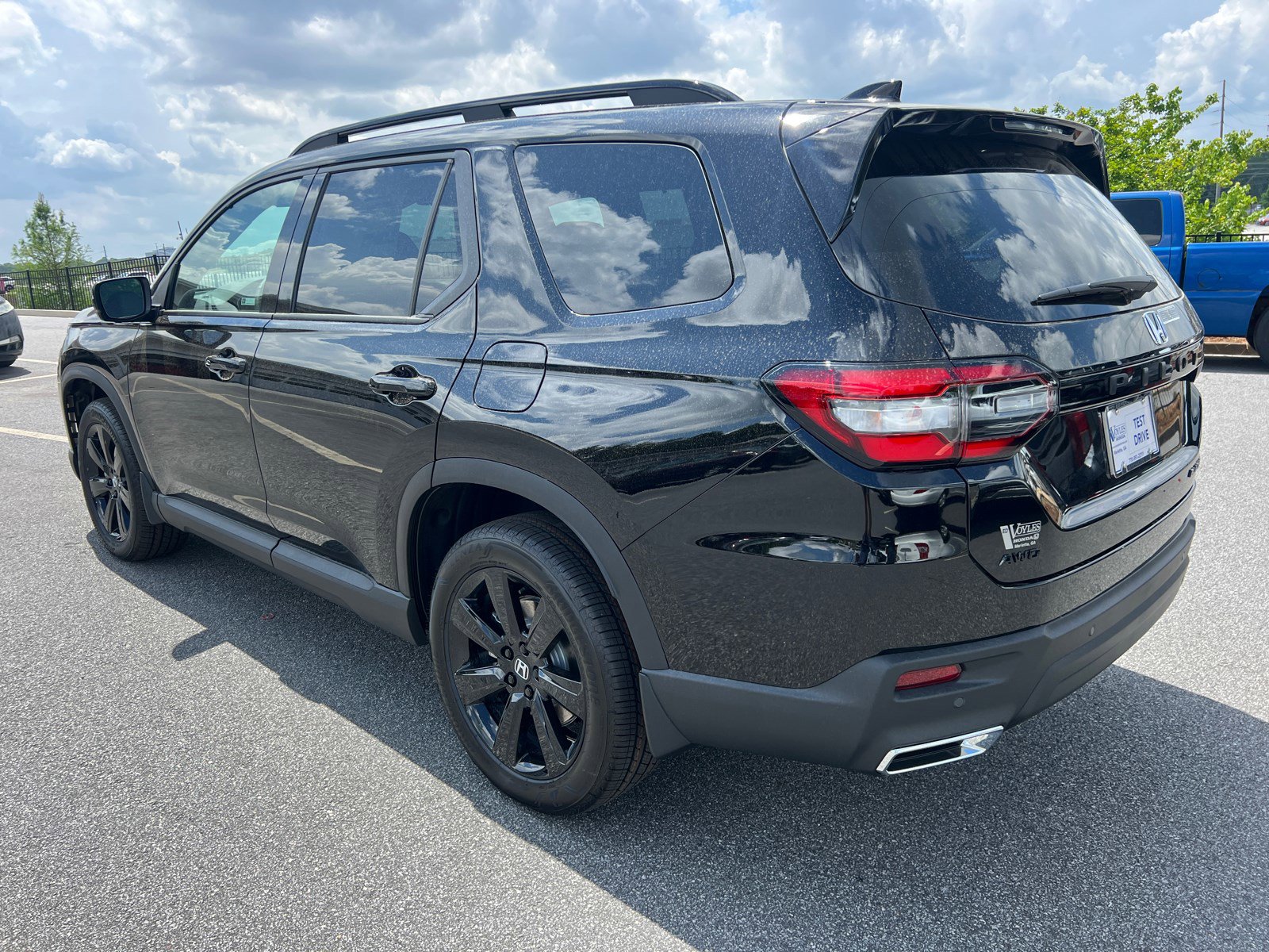 2025 Honda Pilot Black Edition photo 4